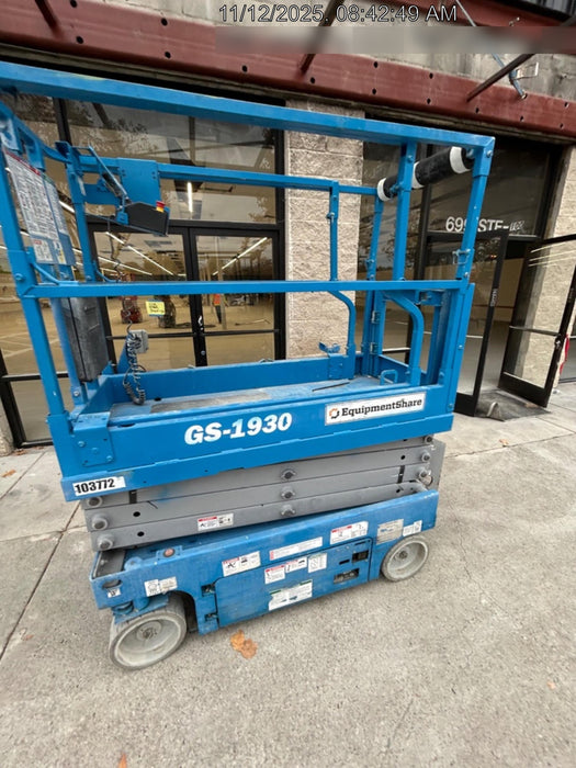 2020 Genie GS-1930 Solid Non Marking Tires, Beacon, Folding rails with half height swing gate, 800W Inverter