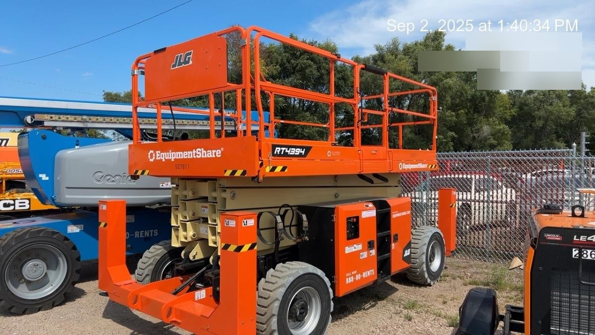 2025 JLG RT4394