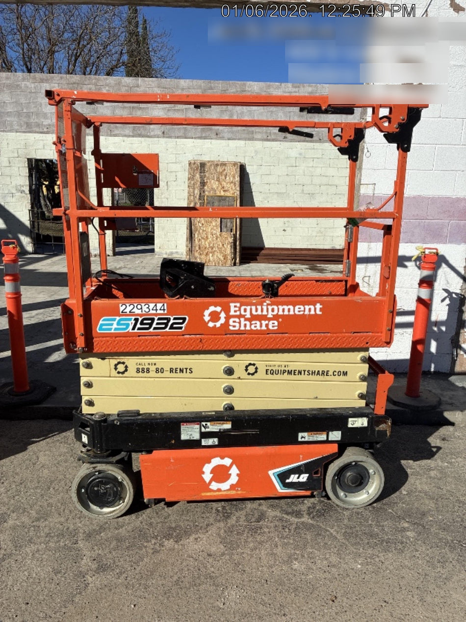 2022 JLG ES1932