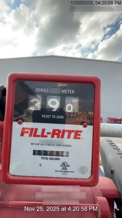 2017 Case 821G CLOSED CAB, JRB 418 STYLE HYD COUPLER