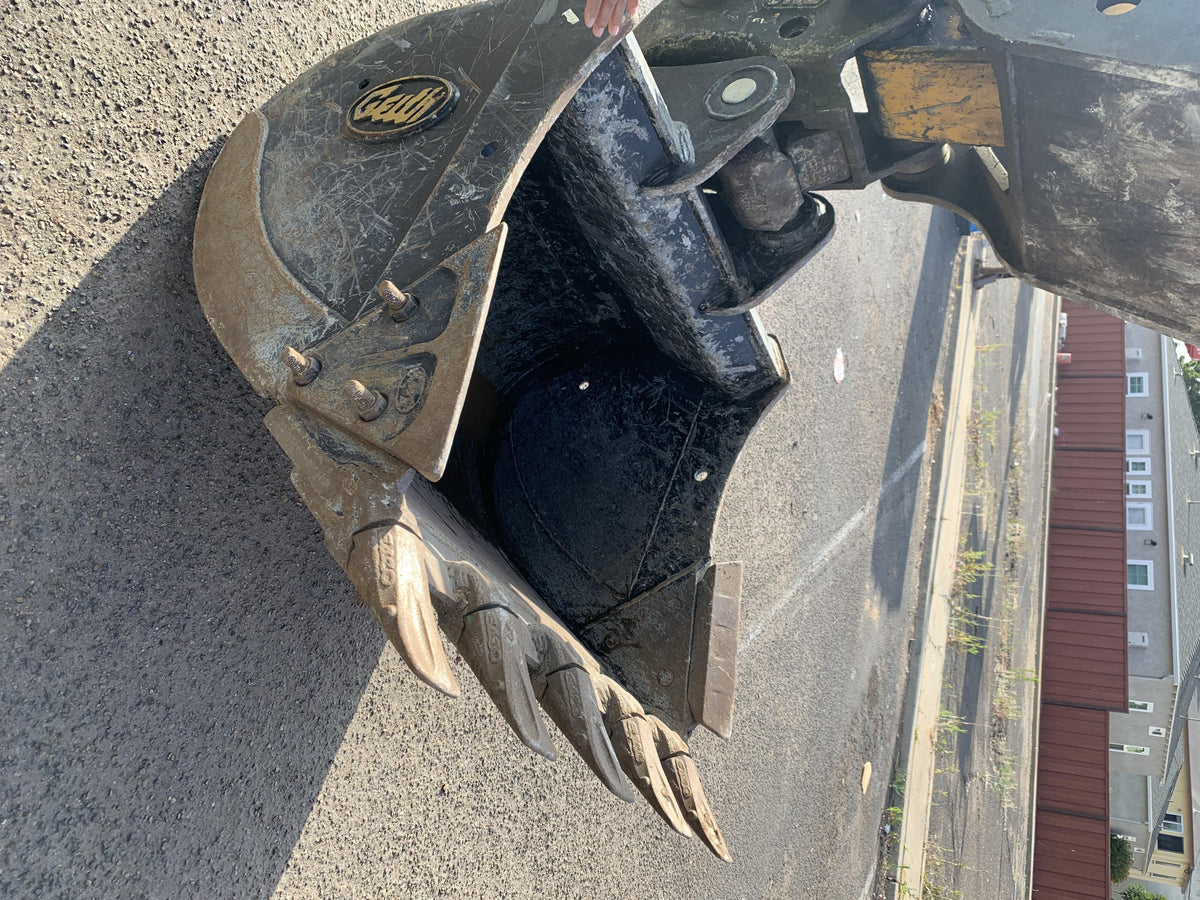 2022 GEITH 42" Bucket - Geith 25k - 35k