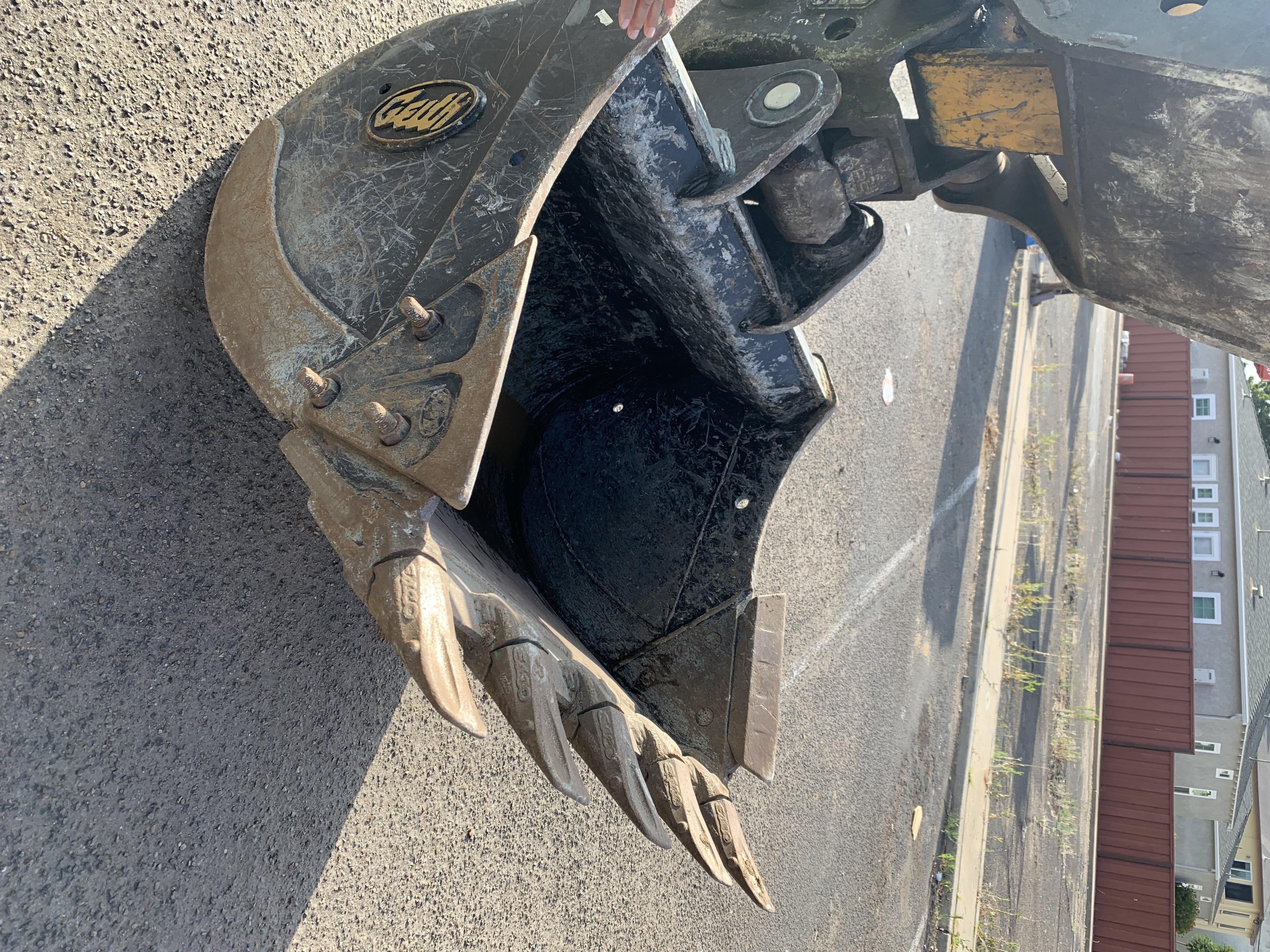 2022 GEITH 42" Bucket - Geith 25k - 35k