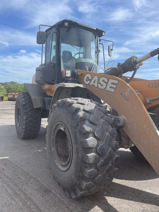 2018 Case 821G CLOSED CAB, 1 FUNCTION, JRB 418 STYLE HYD COUPLER