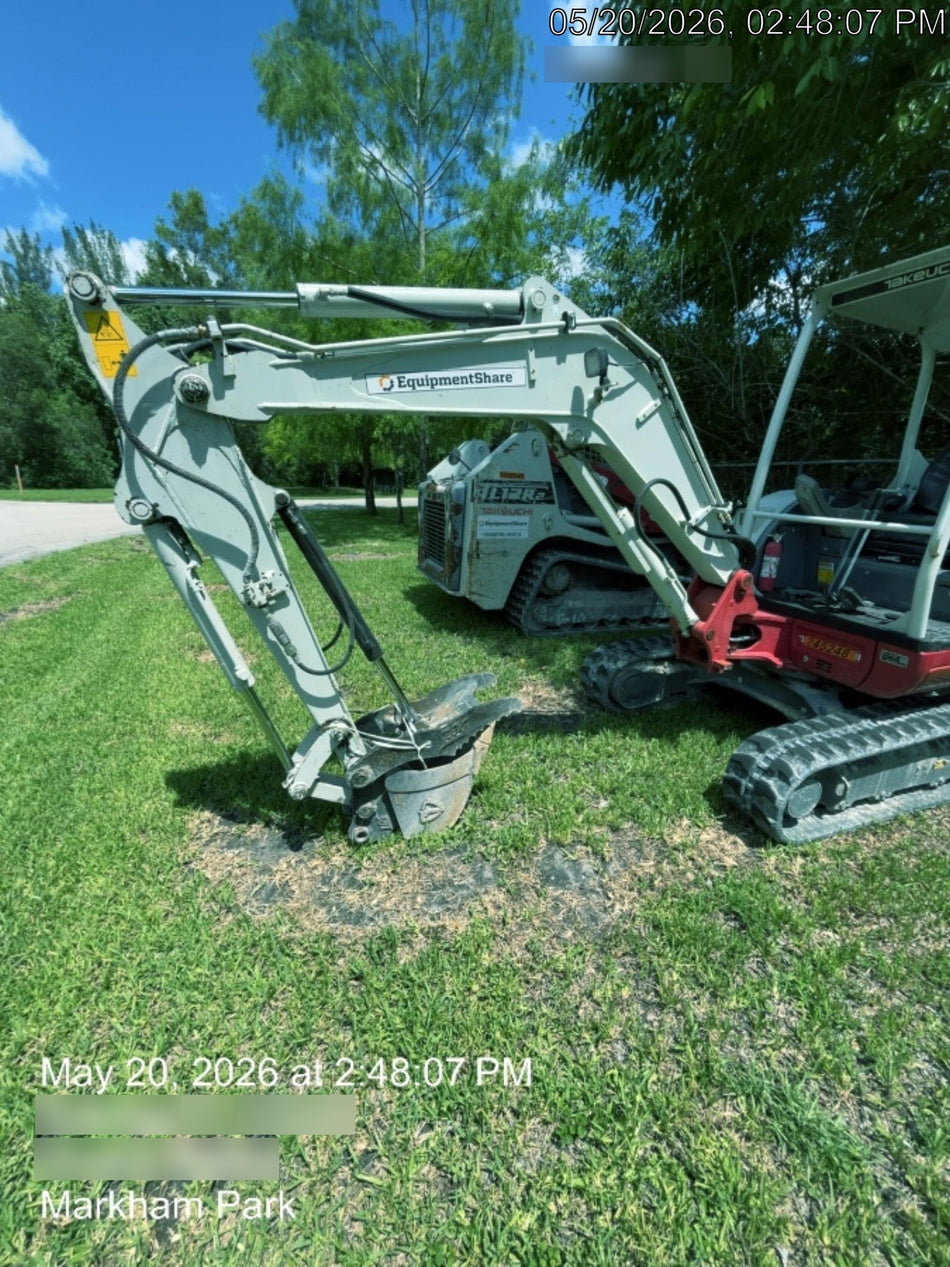 2022 TAKEUCHI TB235-2R