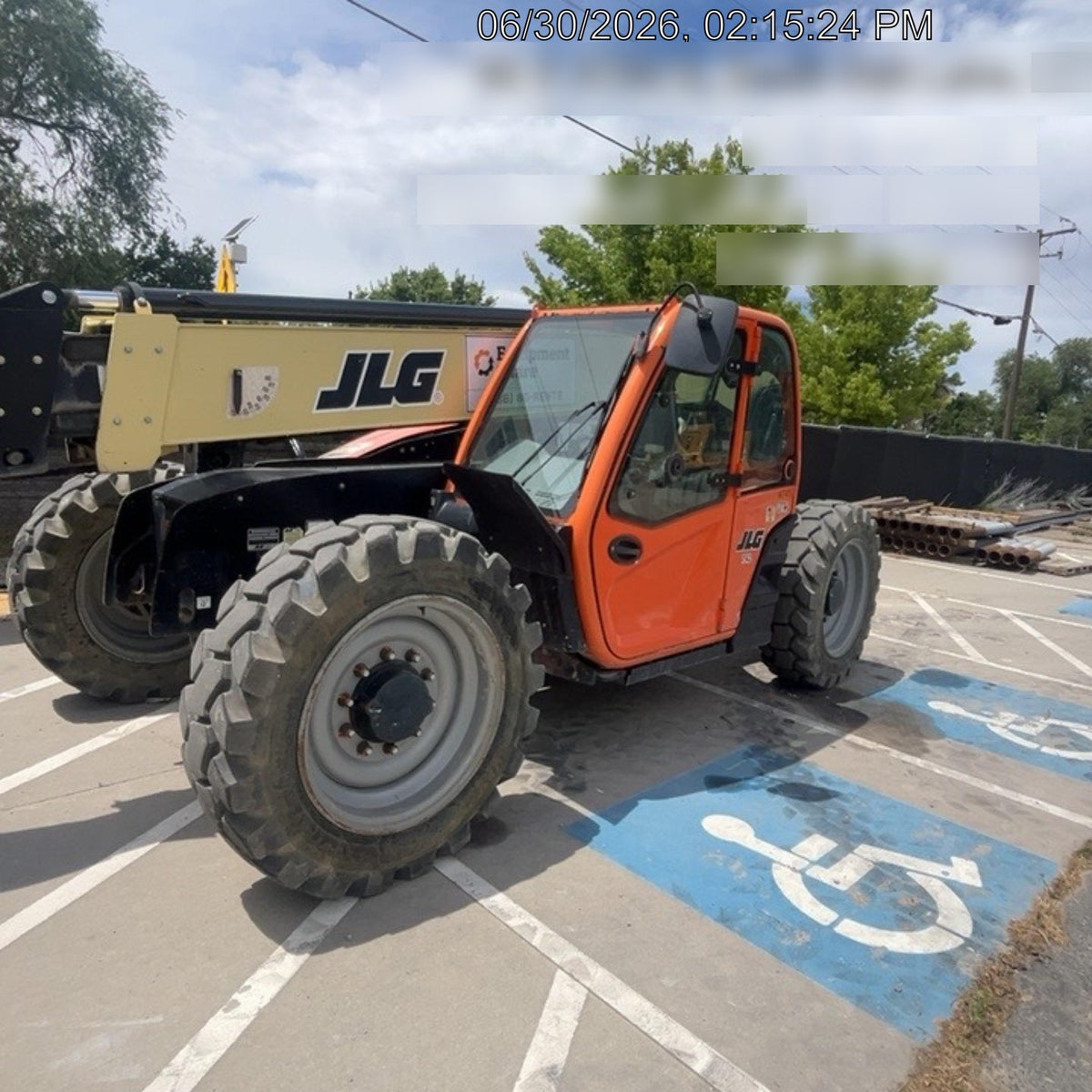 2017 JLG 742