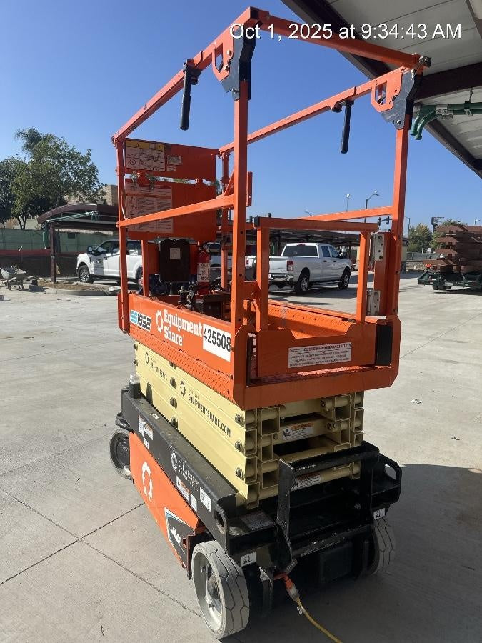 2024 JLG ES1932