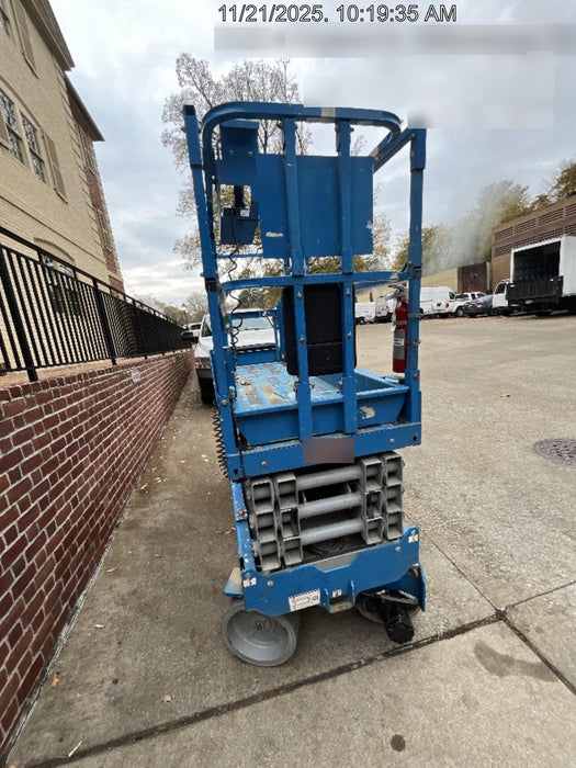 2019 Genie GS-2632 Folding rails with half height swing gate