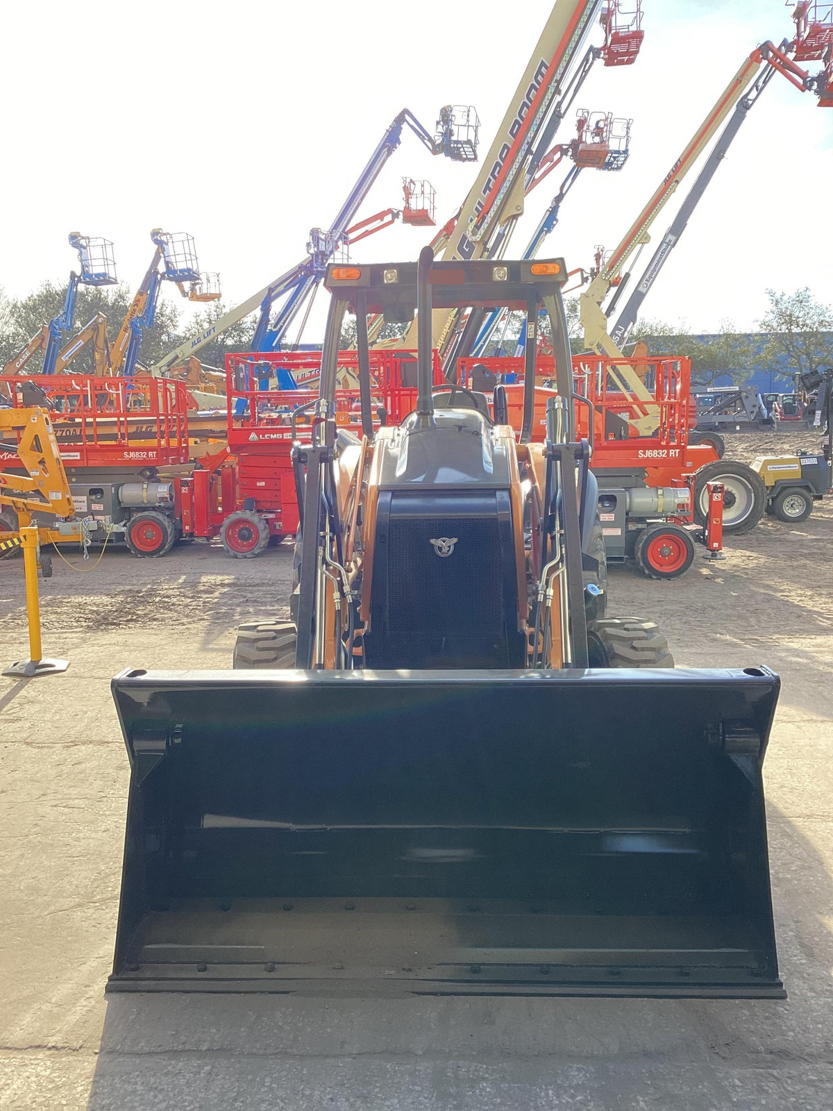 2023 CASE 570N EP