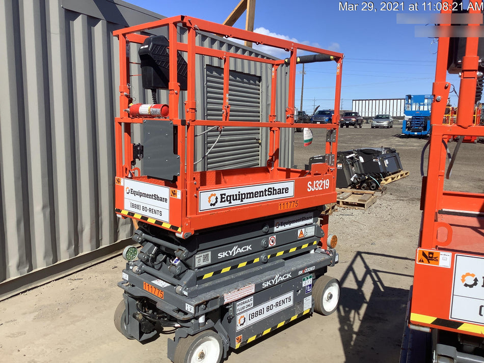 2020 Skyjack SJIII-3219 Solid NM Tires, Half height spring hinged entry gate, Dual Beacons, 800W Inverter