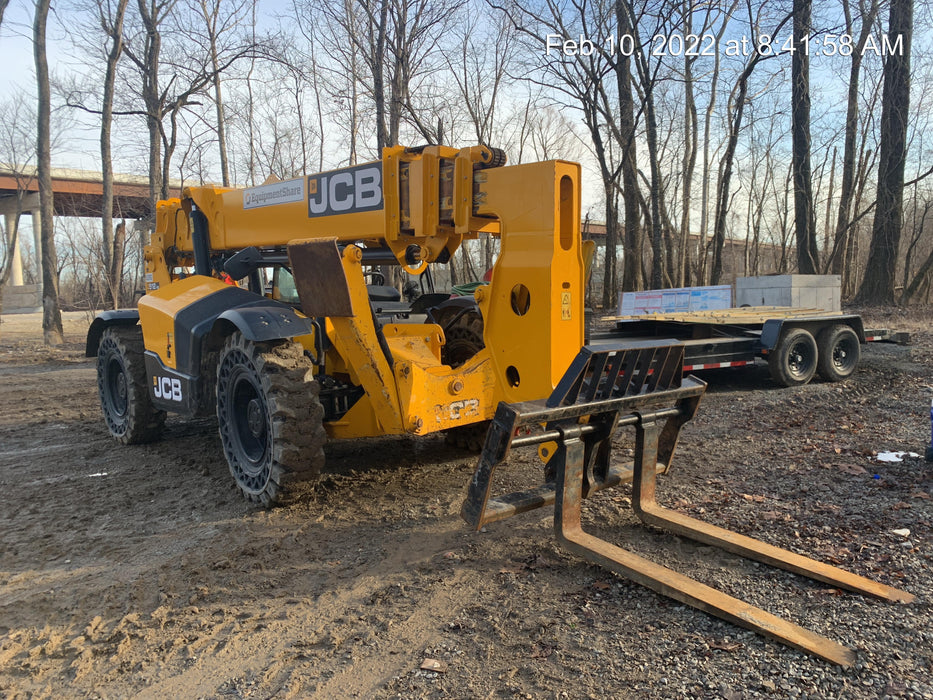 2019 JCB 512-56 Canopy, 109 HP, Solid Tires, STD Worklight, Beacon, Aux Hydraulics, Lifting Eye, Back up Alarm w/66" Carriage/60" Forks