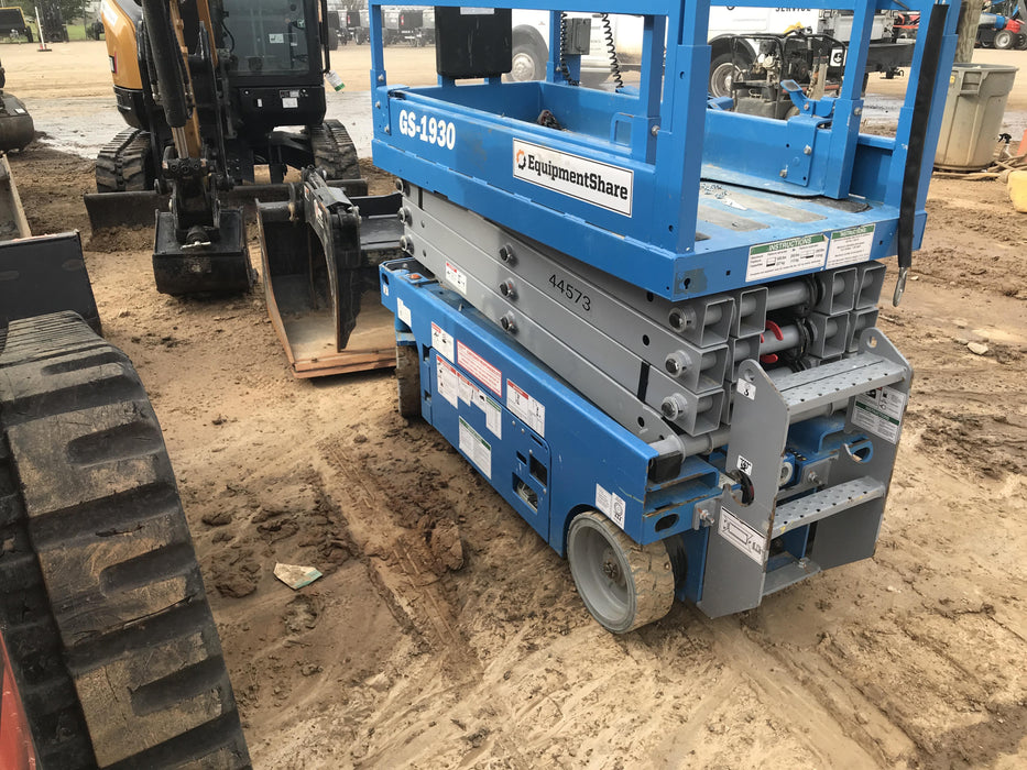 2019 Genie GS-1930 Fixed rails with chain Entry