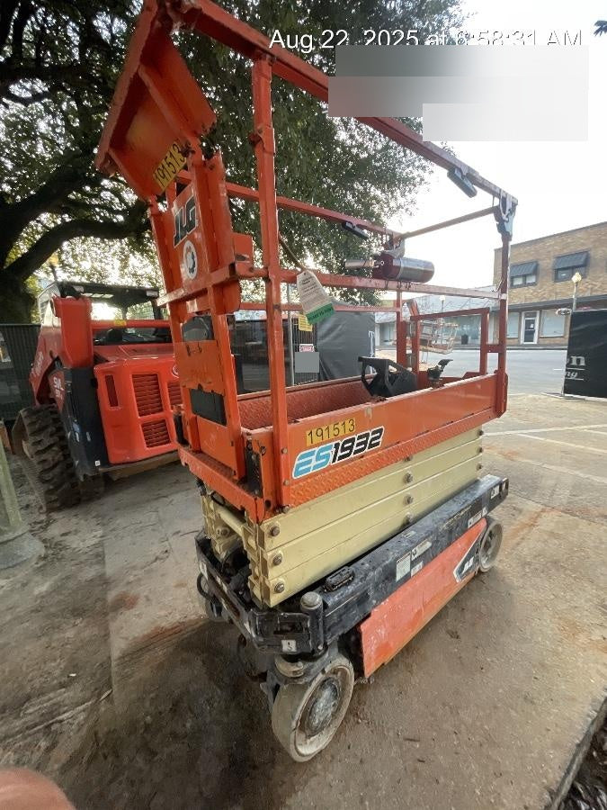 2021 JLG ES1932