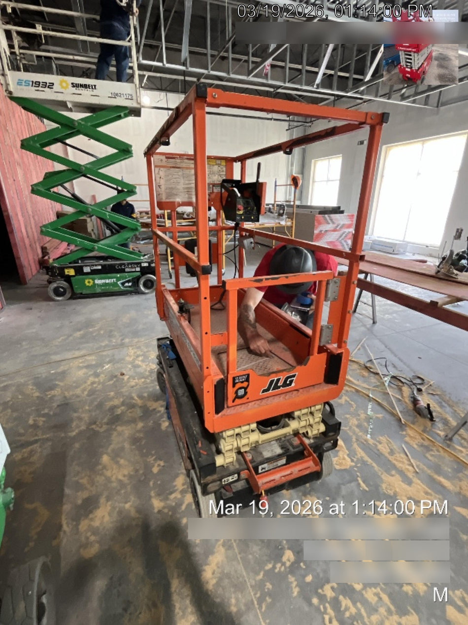 2022 JLG ES1330L