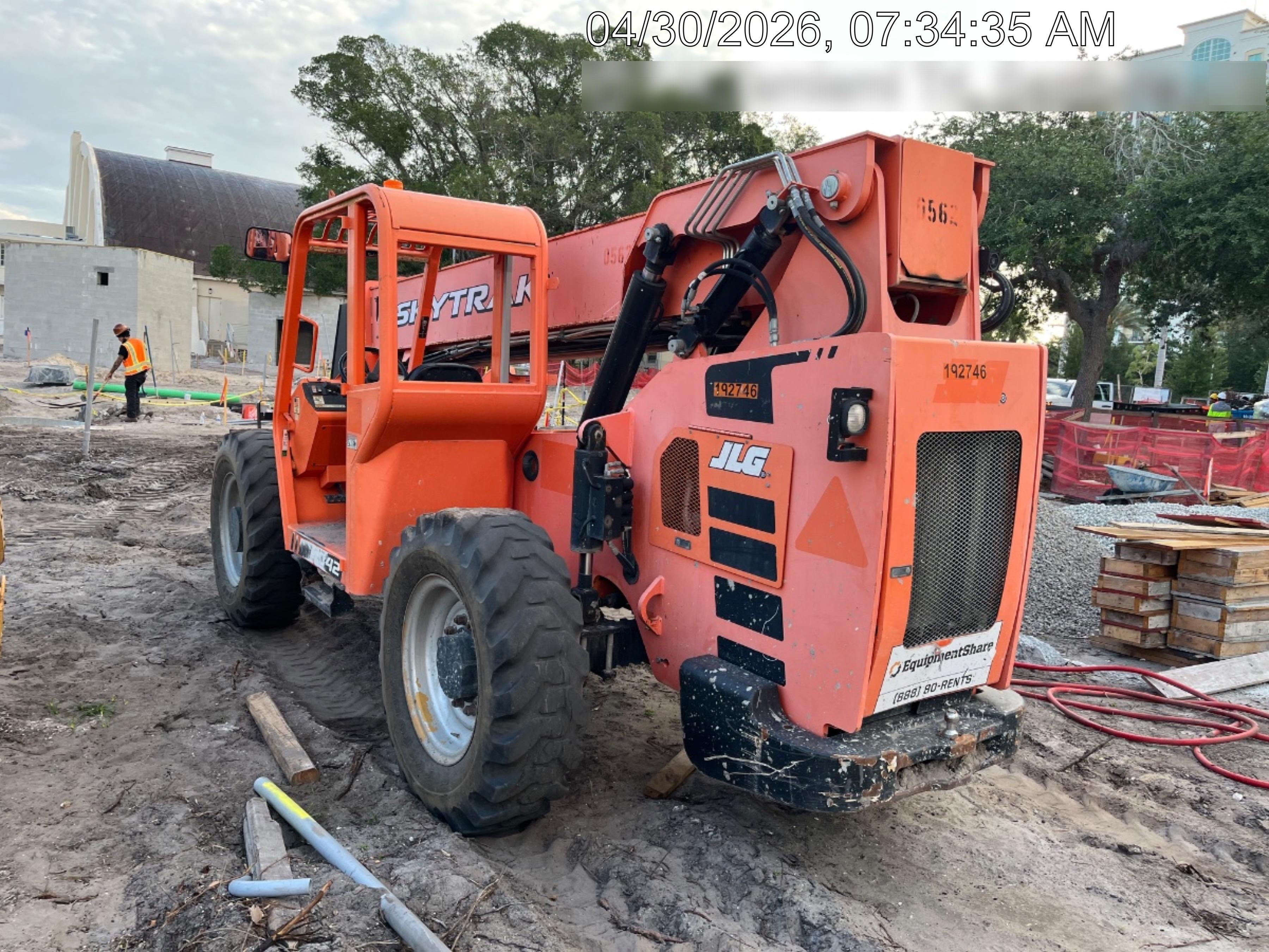 2017 Skytrak 6042 42' REACH, PALLET FORKS, 6k, FOAM FILLED TIRES