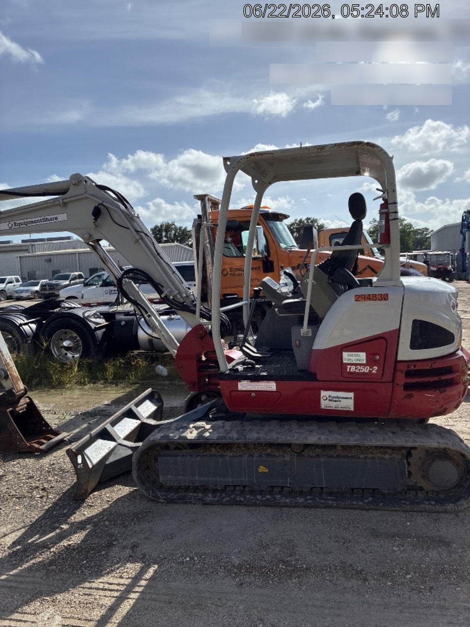2023 TAKEUCHI TB250-2R
