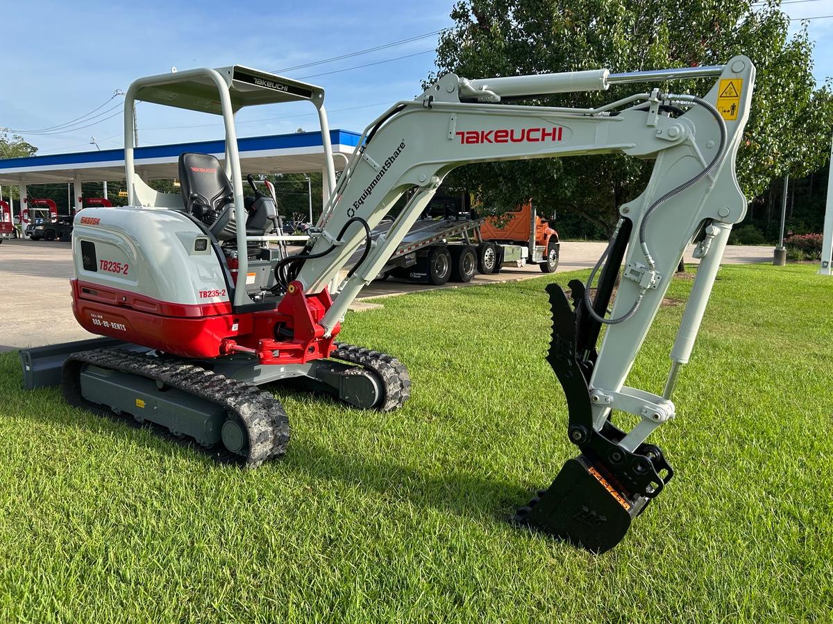 2025 TAKEUCHI TB235-2R