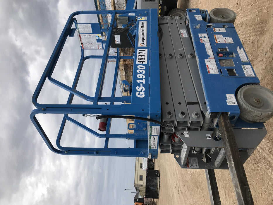 2019 Genie GS-1930 Fixed rails with chain Entry