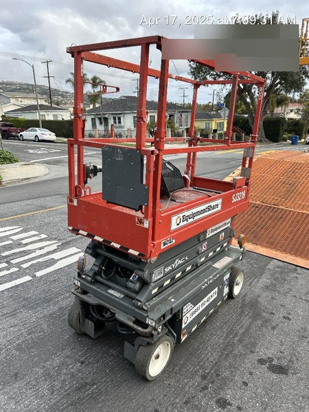 2020 Skyjack SJIII-3219 Solid NM Tires, Half height spring hinged entry gate, Dual Beacons, 800W Inverter