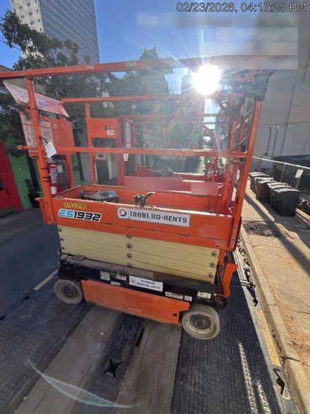 2021 JLG ES1932