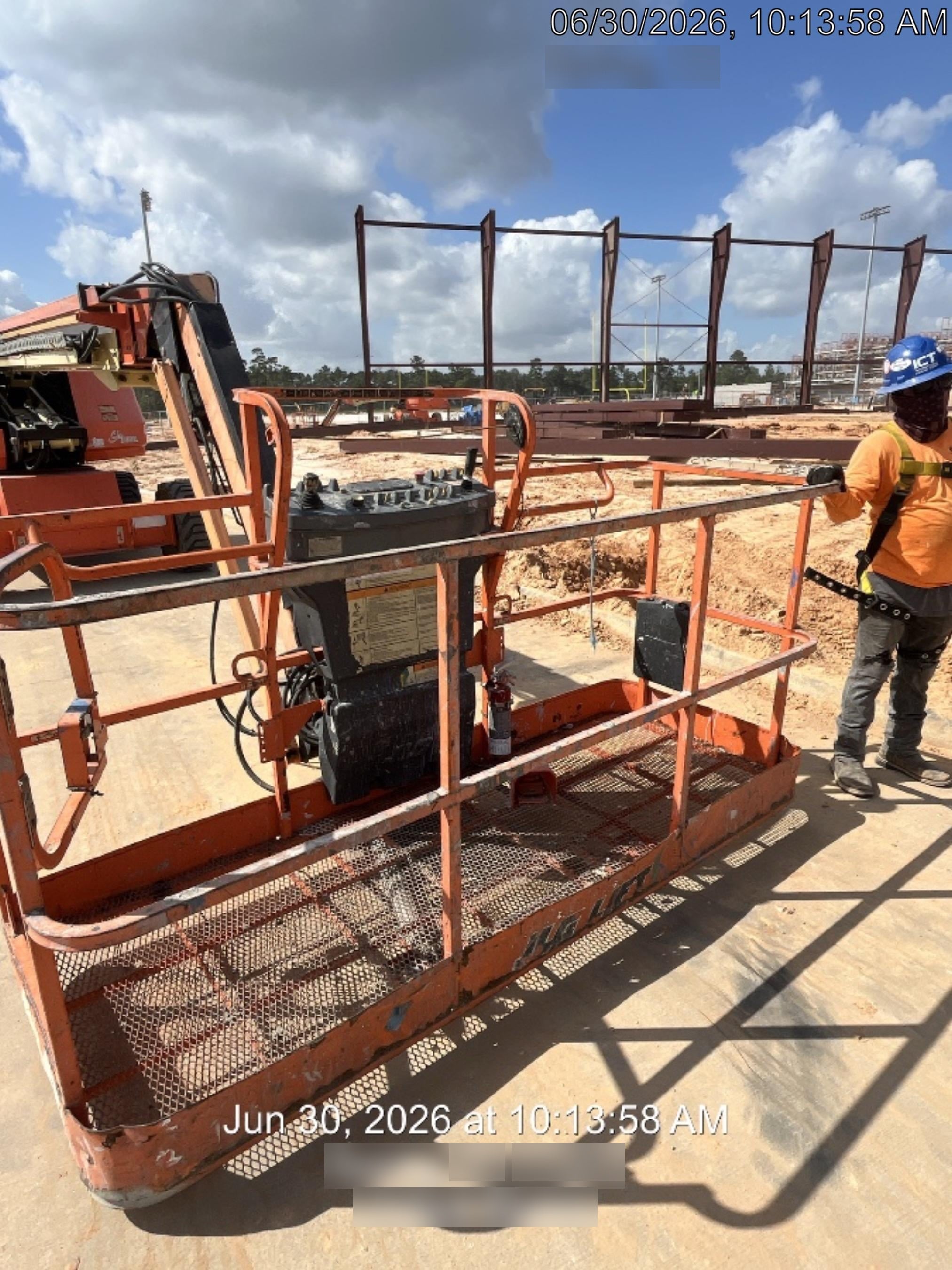 2022 JLG 660SJ
