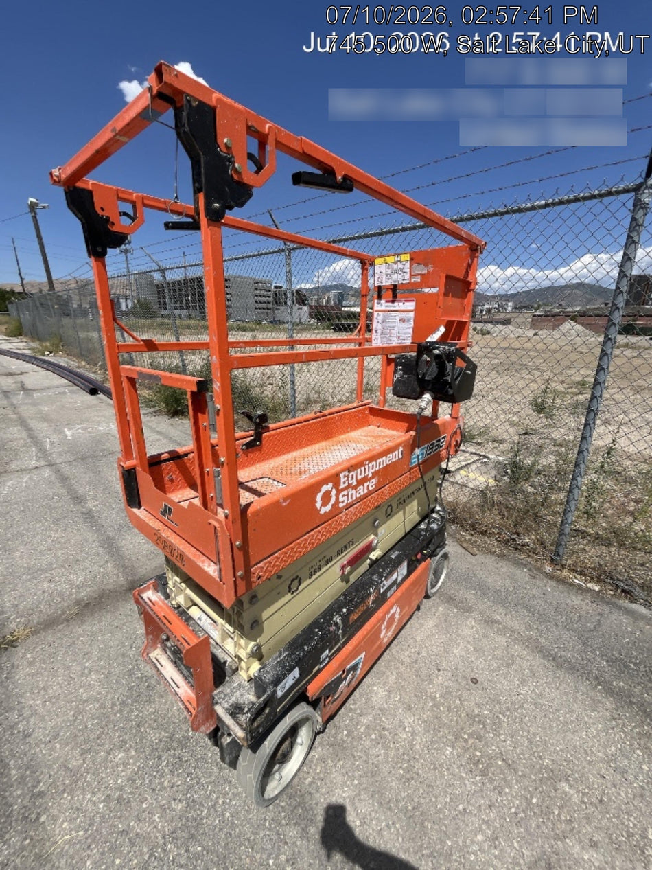 2023 JLG ES1932