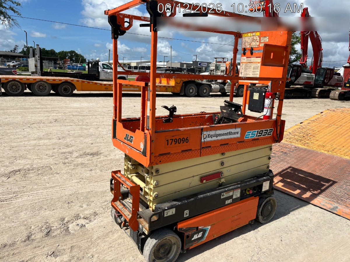 2021 JLG ES1932