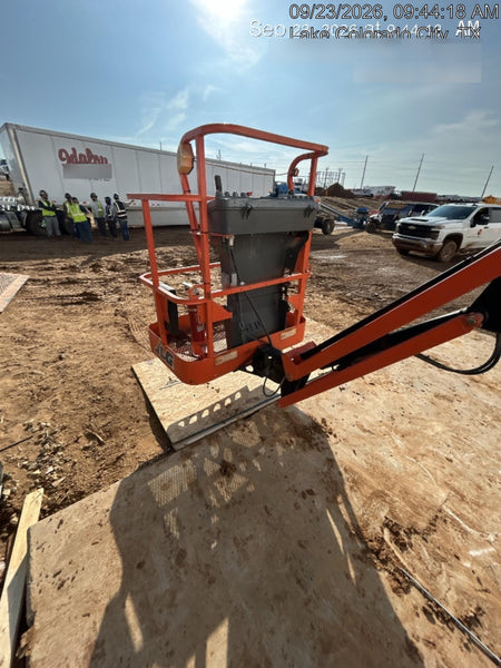 2019 JLG E300AJP