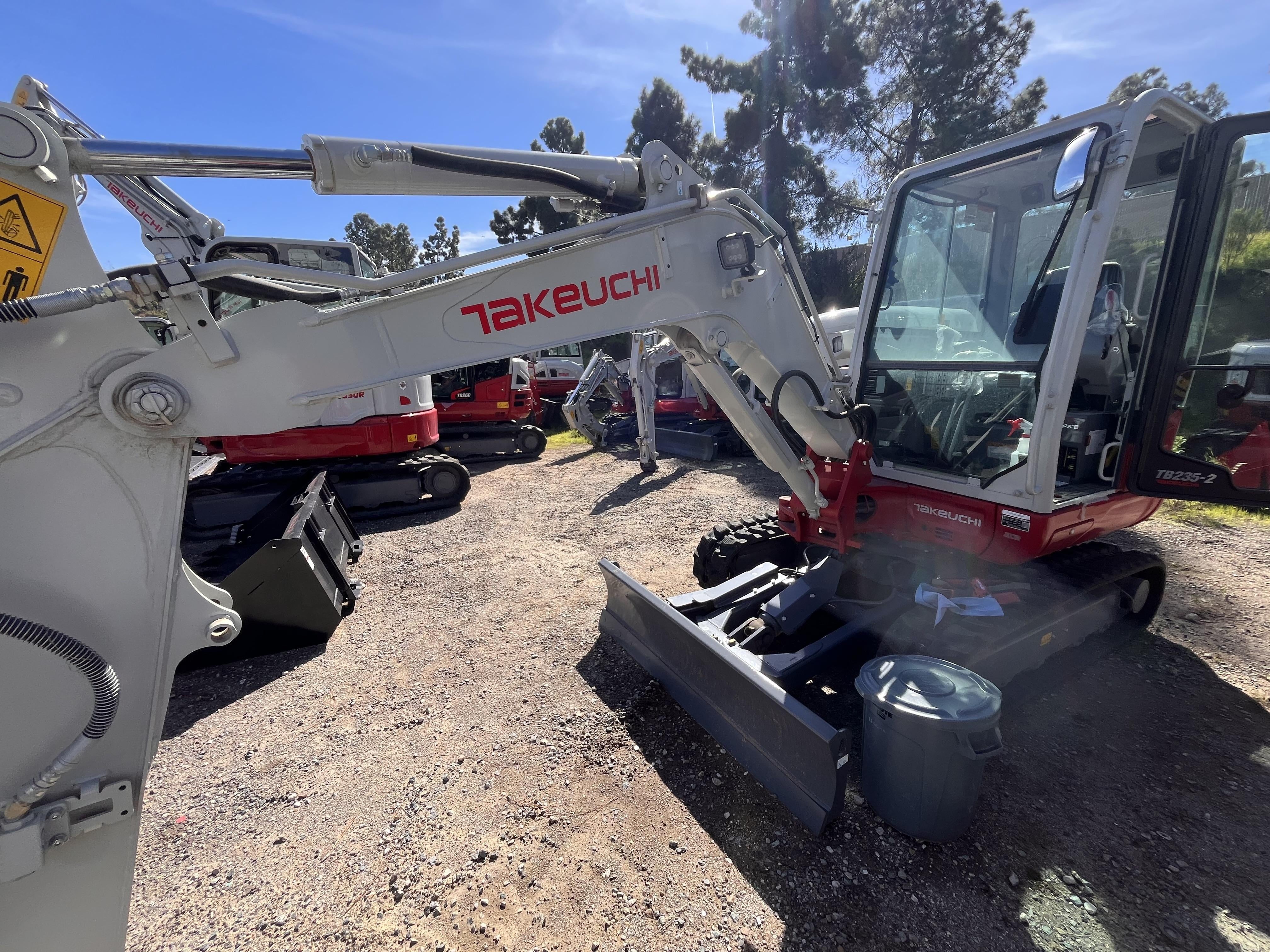 2024 TAKEUCHI TB235-2CRA