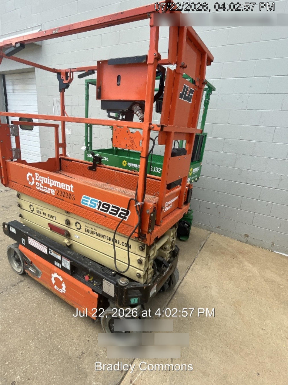 2022 JLG ES1932