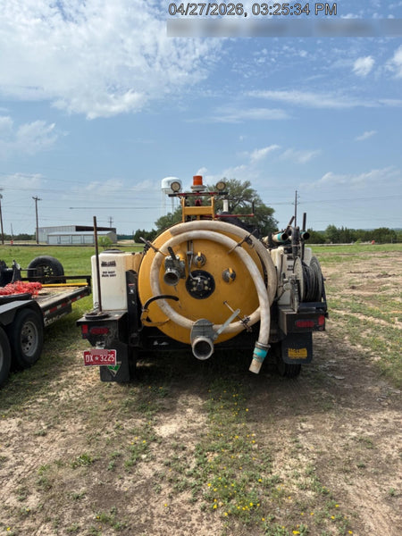 2021 Vac-Tron LP573XDT 500 Gallon Debris Tank w/ Hydraulic Tilt, two (2) 100 Gallon Water Tanks, Low Profile Torsion Axles (12,000 GVWR)