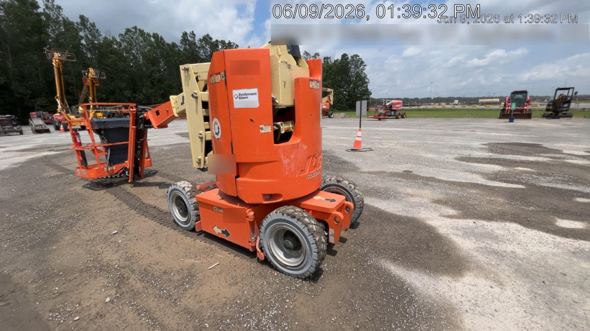 2019 JLG E300AJP