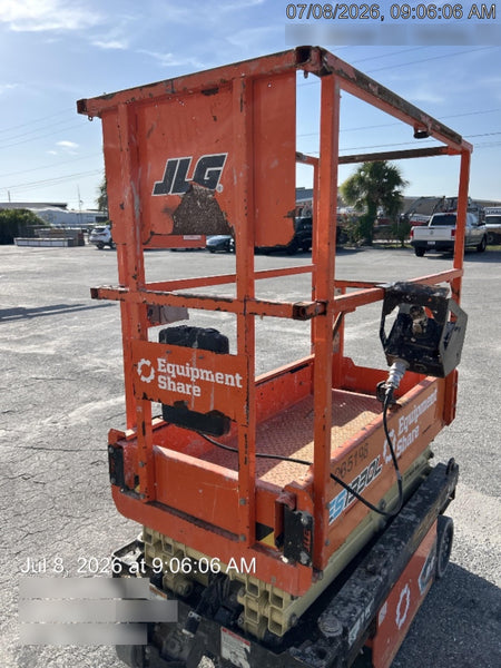 2022 JLG ES1330L