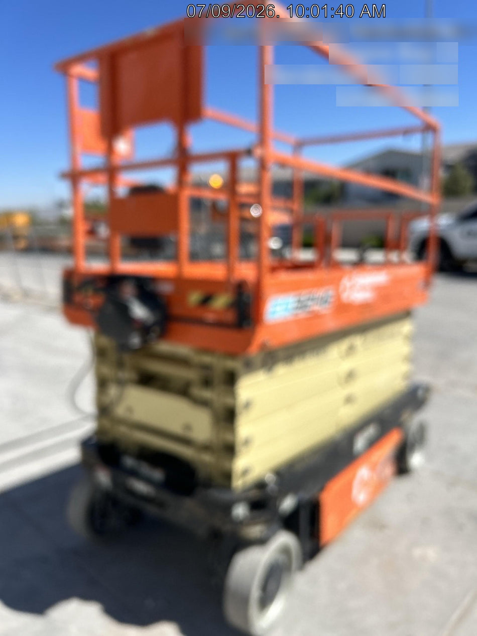 2022 JLG ES3246
