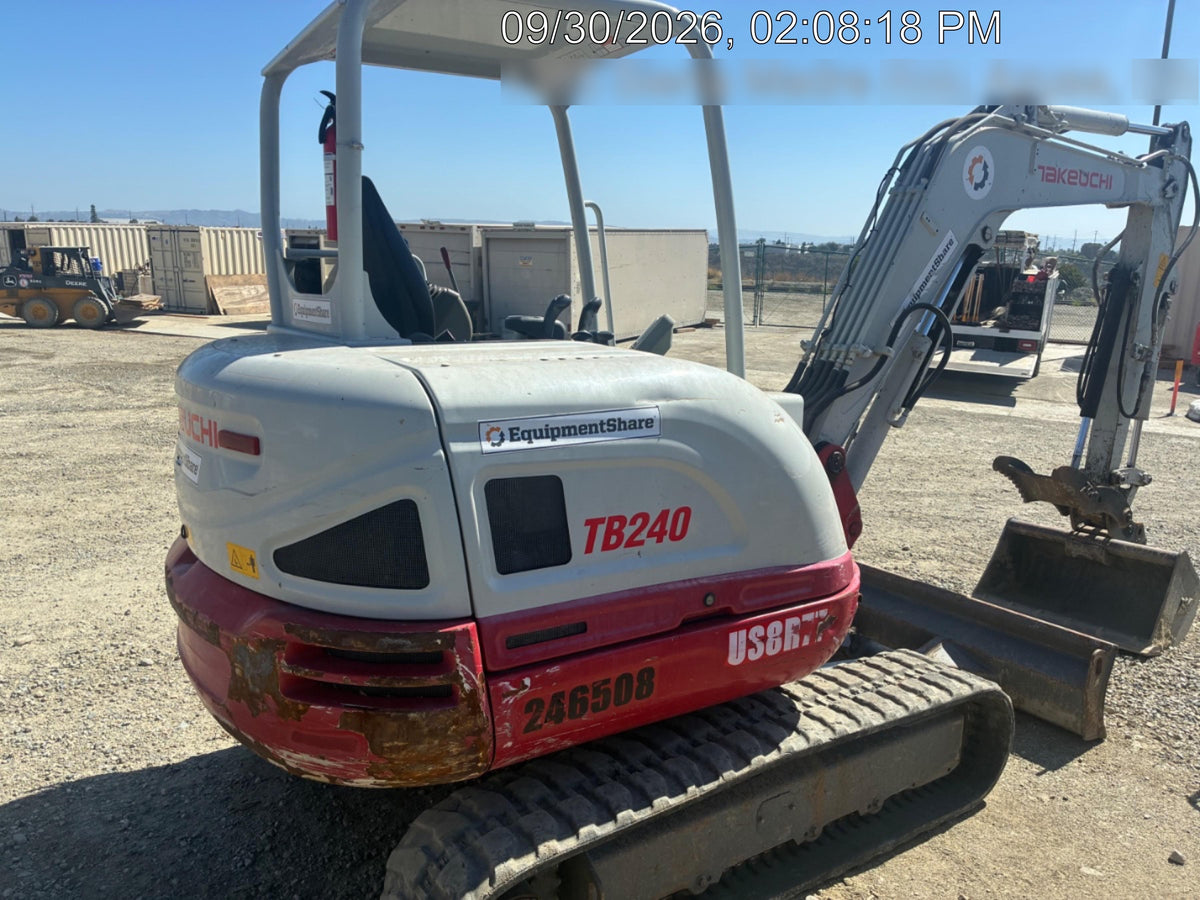 2021 TAKEUCHI TB240R