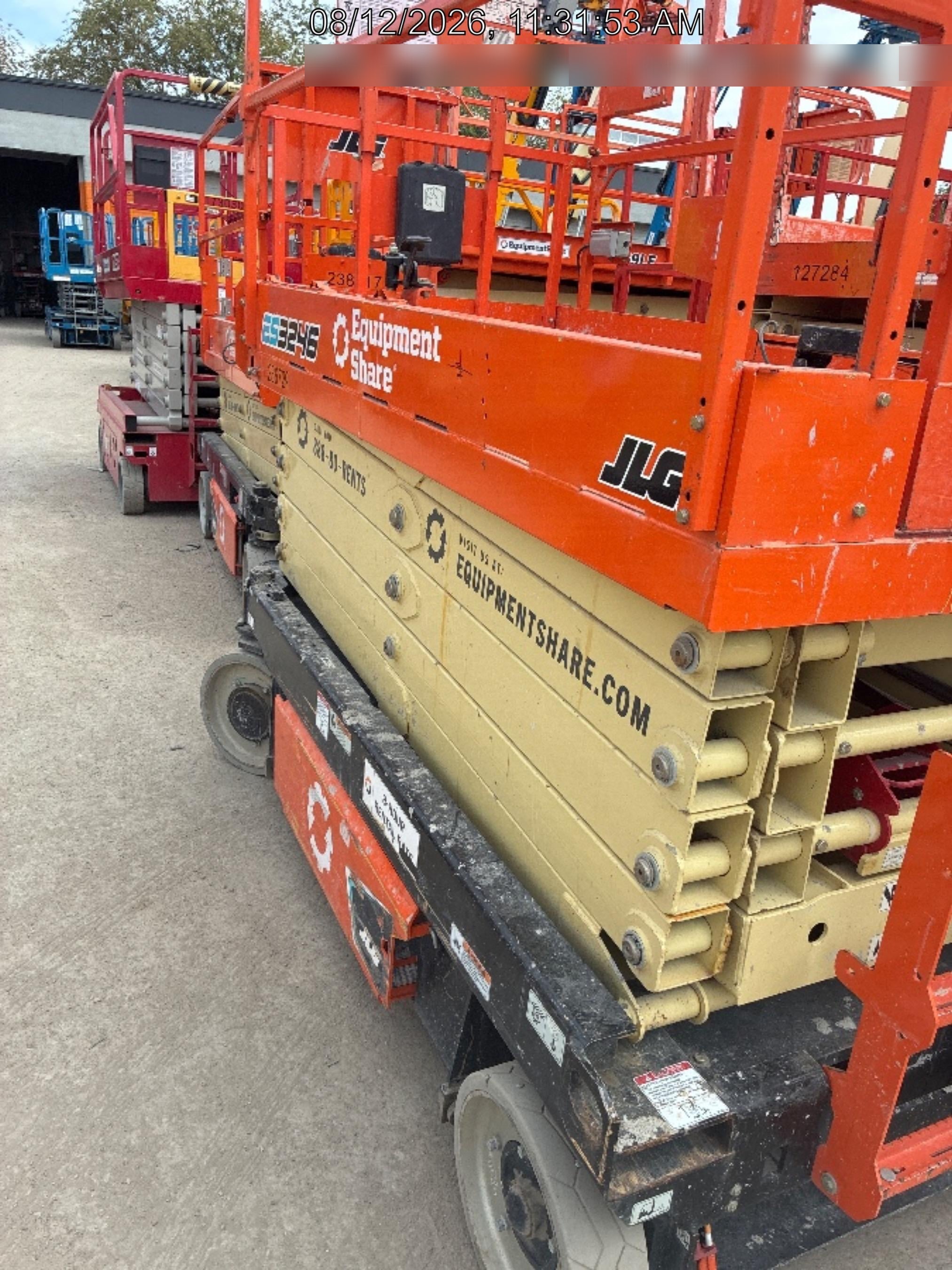 2022 JLG ES3246
