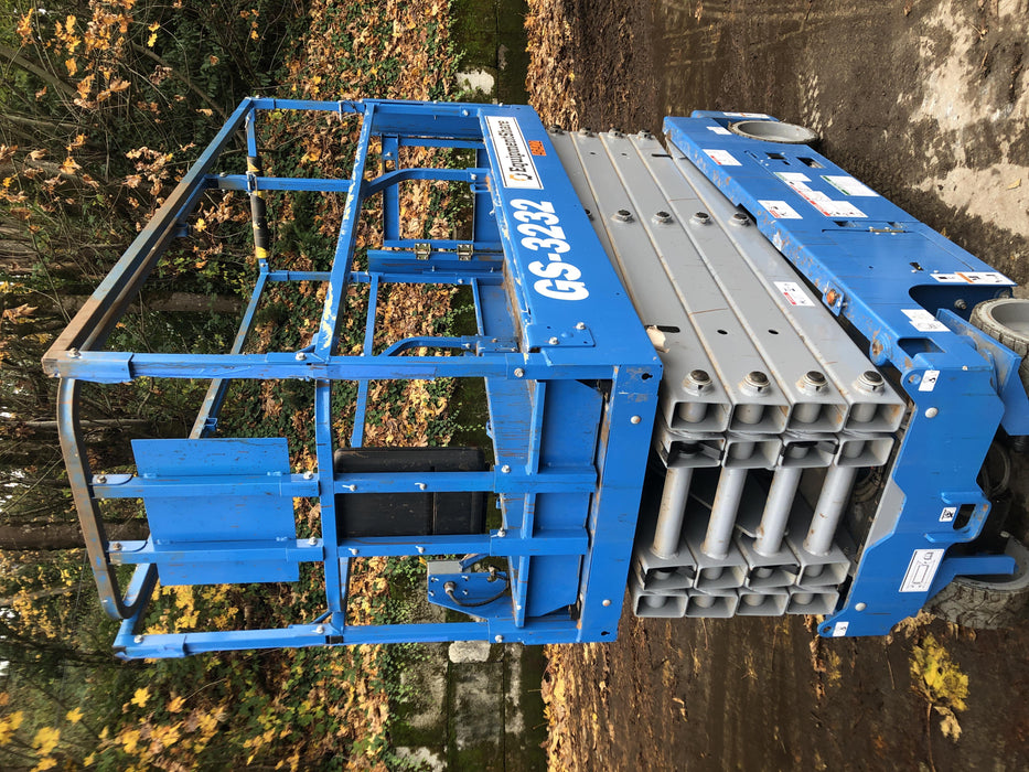 2019 Genie GS-3232 Folding rails with half height swing gate, 800 Amp Inverter