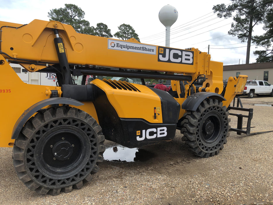 2020 JCB 510-56 Canopy, 74 HP, Solid Tires, STD Worklight, Beacon, Aux Hydraulics, Lifting Eye, Back up Alarm w/66" Carriage/60" Forks
