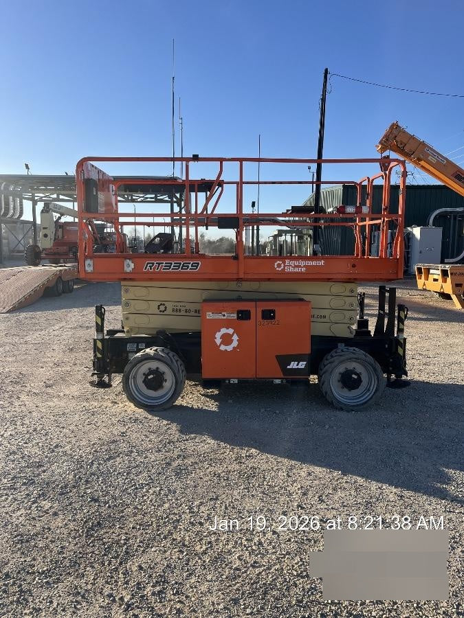 2023 JLG RT3369