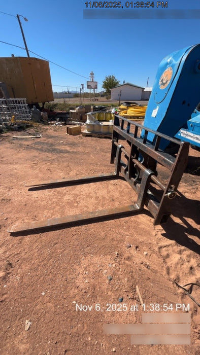 2018 Genie GTH-844 Genie GTH-844 w/Enclosed Cab w/HVAC, Work Lights, Solid Tires, Beacon, 60" Carriage and Forks