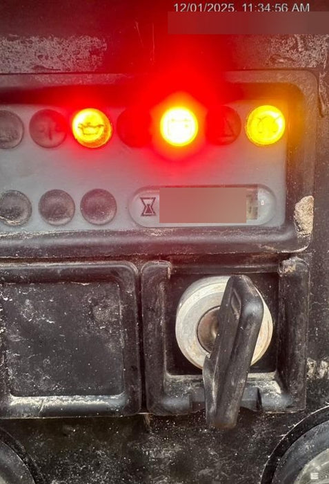 2021 Vac-Tron LP573XDT T4 Koehler Diesel Engine, 500 Gallon Debris Tank, x2 100 Gallon Water Tanks