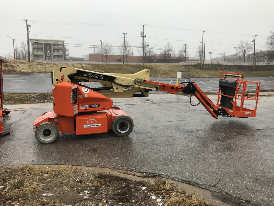 2019 JLG E400AJPN