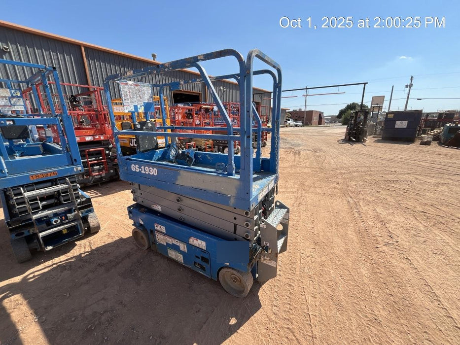 2019 Genie GS-1930 Fixed rails with chain Entry