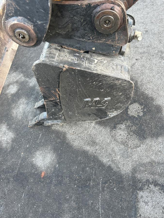 2025 TAKEUCHI 18" HD Bucket - Takeuchi