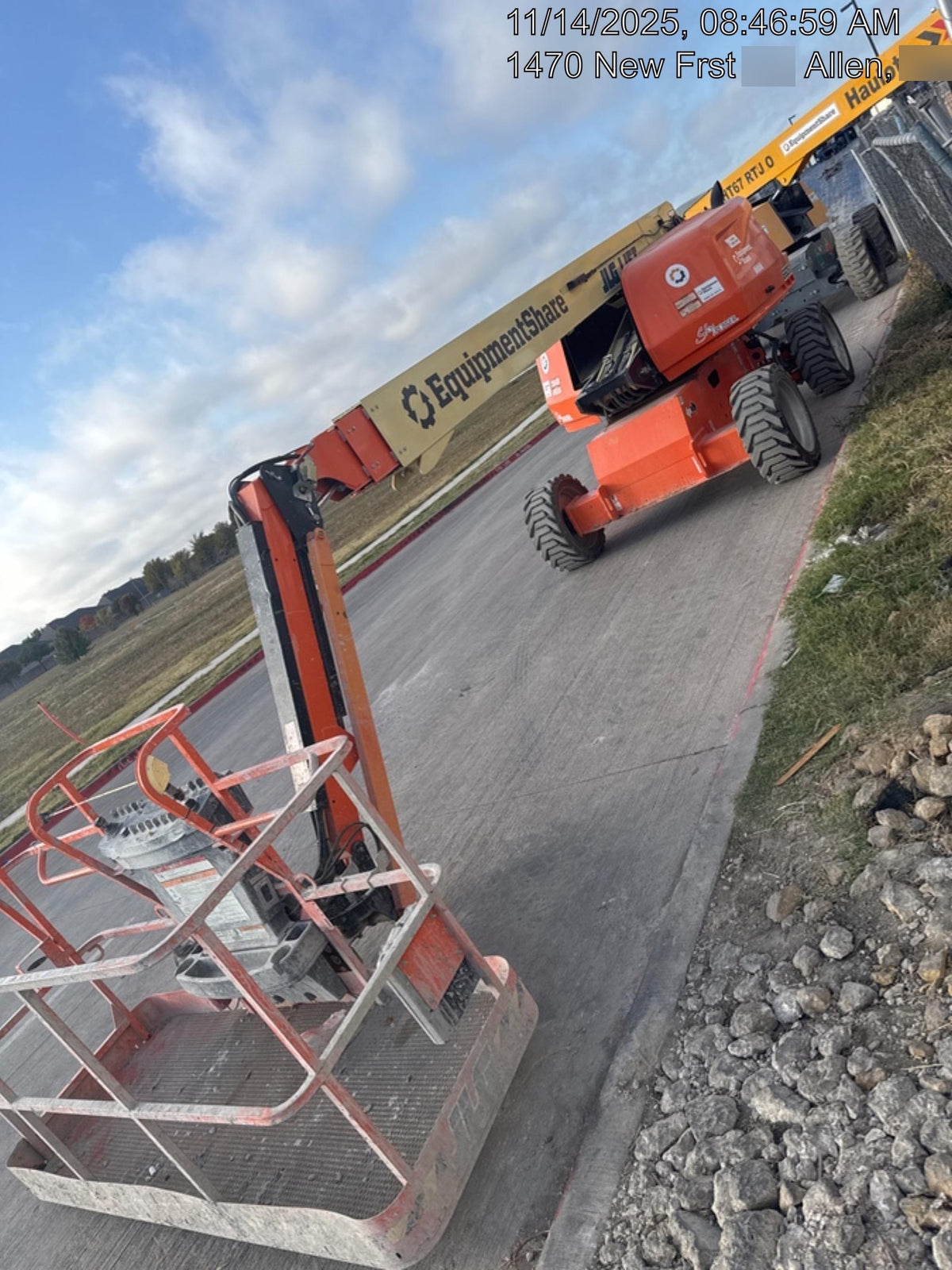 2023 JLG 660SJ