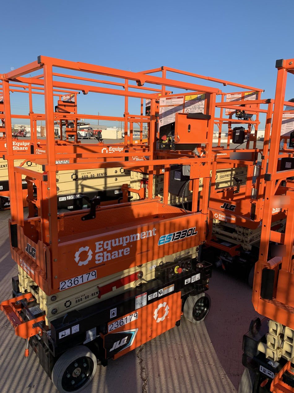 2022 JLG ES1330L
