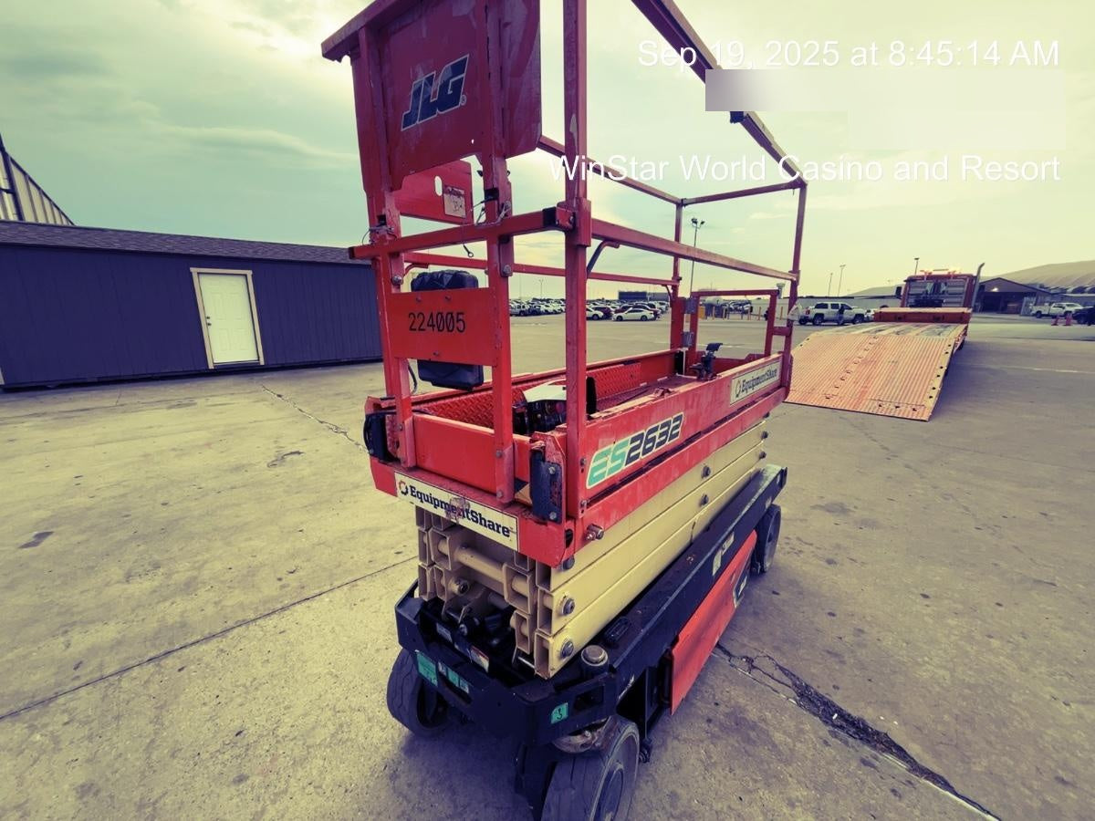 2022 JLG ES2632