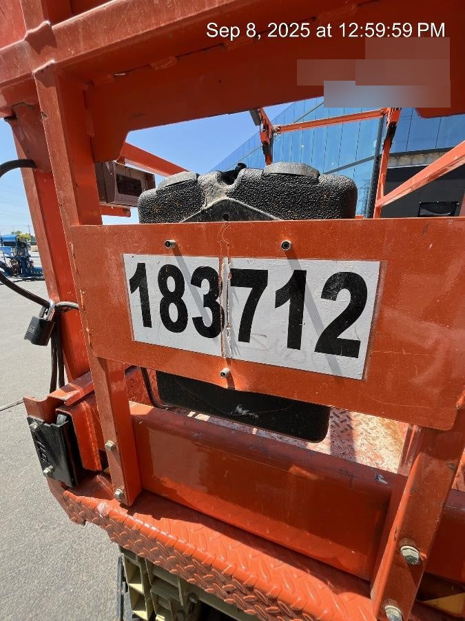 2021 JLG ES1932