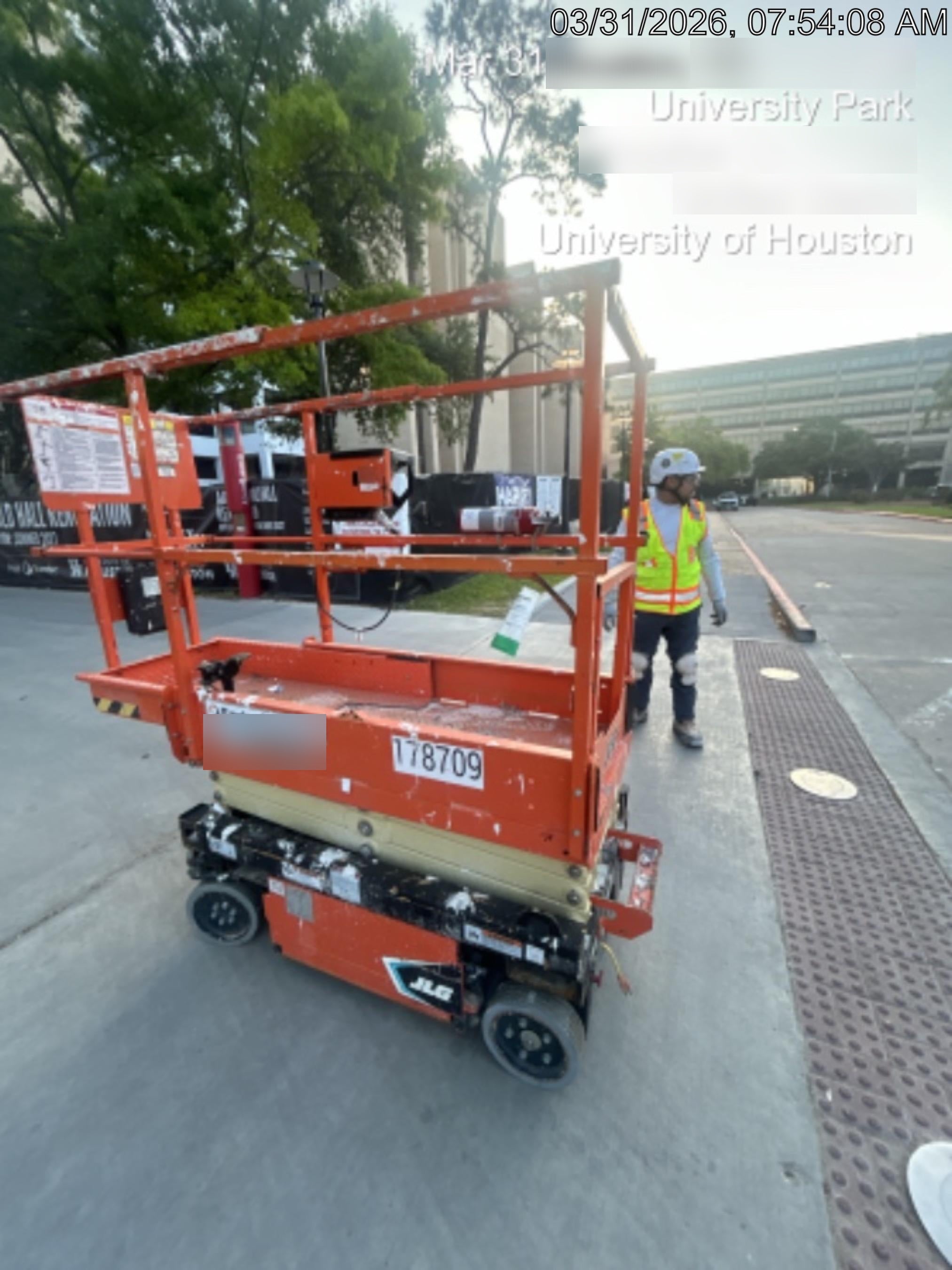 2021 JLG ES1330L