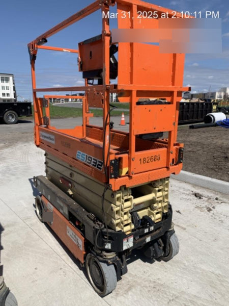 2021 JLG ES1932