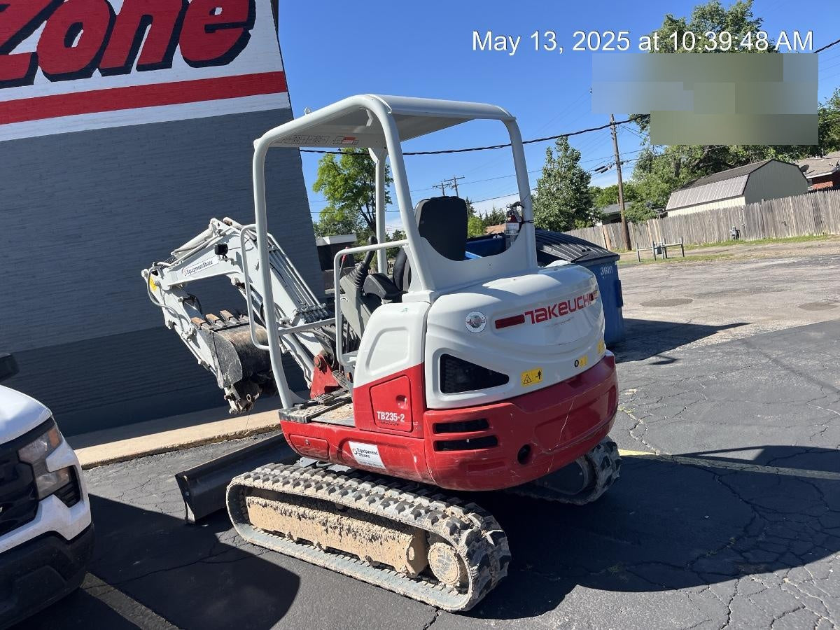 2023 TAKEUCHI TB235-2R